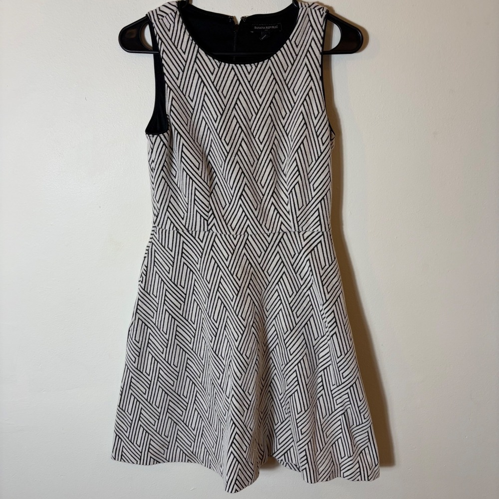 Banana Republic Petite 4P Sleeveless Fit &‎ Flare Geometric Print Dress